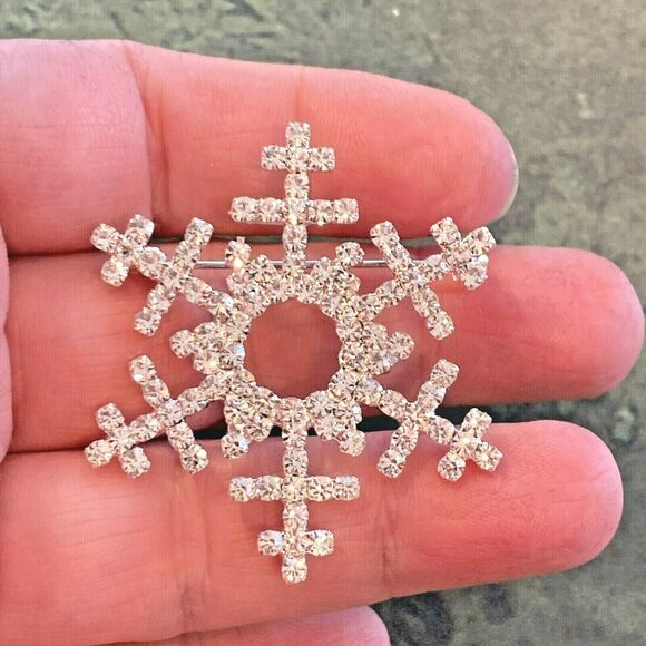 White rhinestones brooch festive Christmas holiday silver snowflake motif pin - Picture 2 of 3